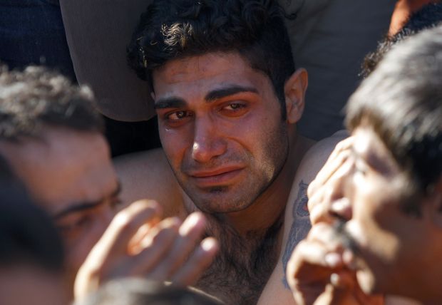 Бежанцы з Ірана ў знак пратэсту зашылі сабе раты (фота)