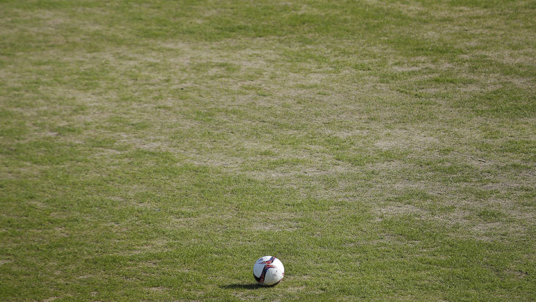 Фотафакт: футбольны газон у Растове, які раскрытыкаваў Жазэ Маўрынью