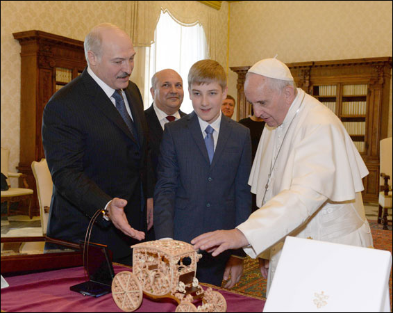 Як італьянскія і беларускія СМІ асвятлялі сустрэчу Лукашэнкі з Папам Рымскім