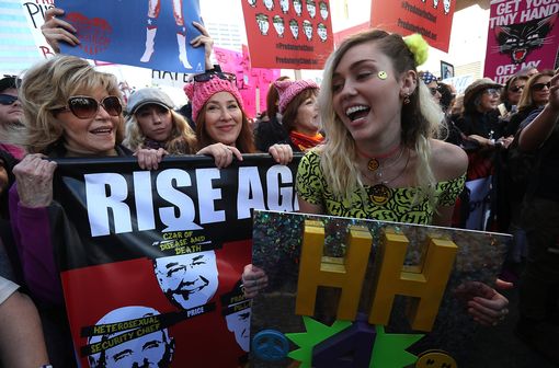 Nasty women. Скарлетт Йоханссон, Мадонна, Шер на женском марше против Трампа