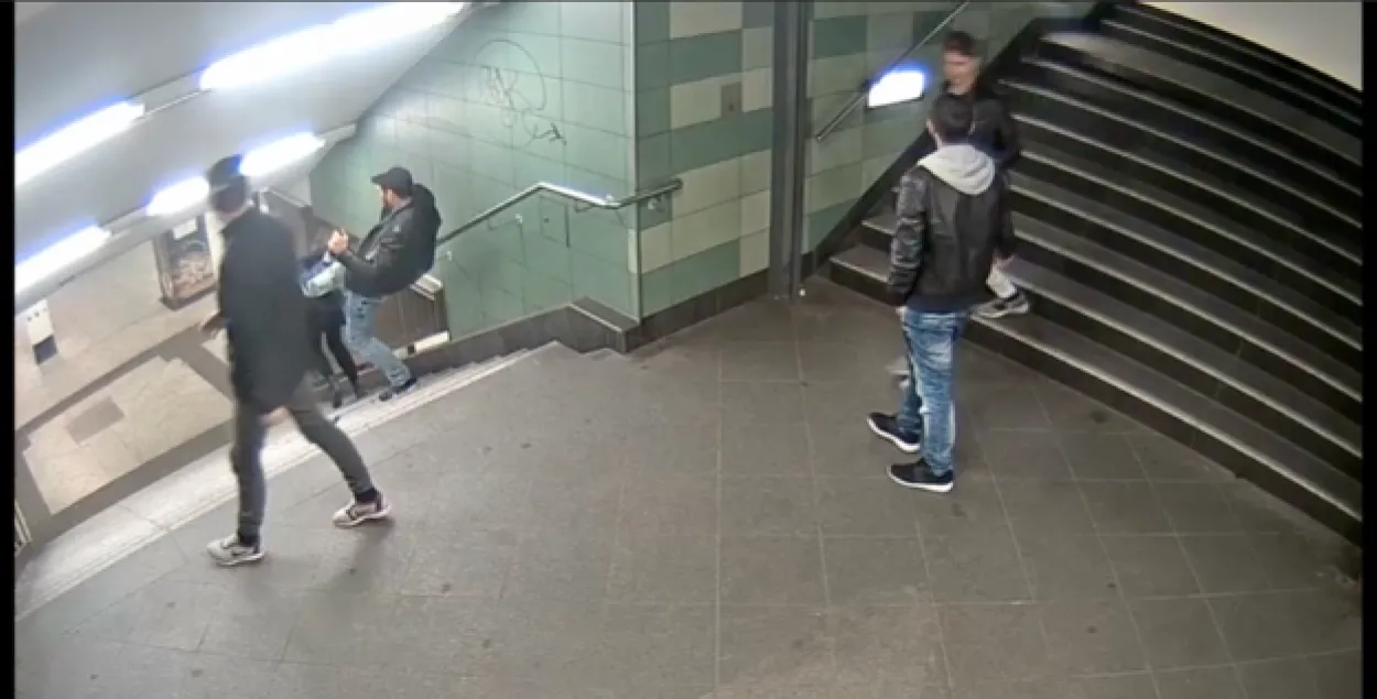 З'явілася відэа нападу на жанчыну ў берлінскім метро