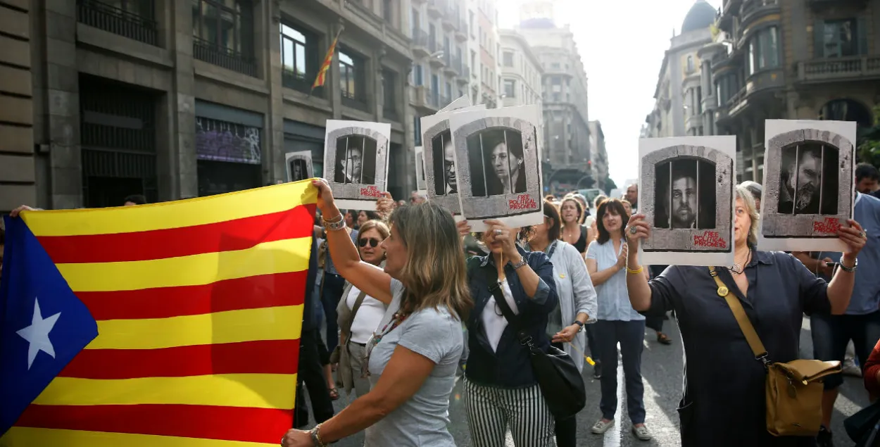 Асуджаныя лідары каталонскіх незалежнікаў, "Барса" падтрымала палітвязняў