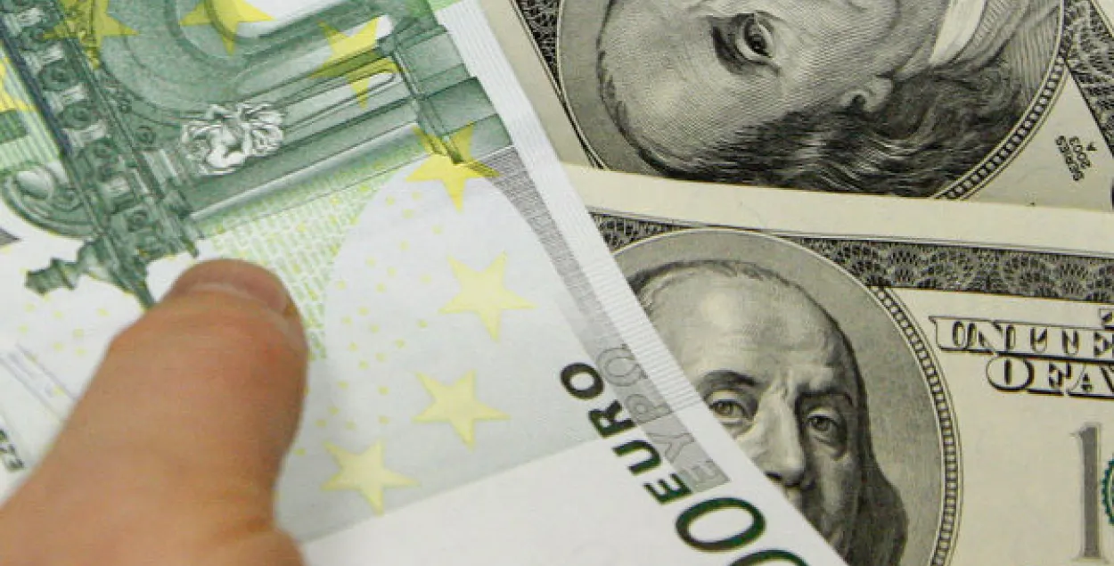 5 студзеня курс долара вырас на 39 рублёў, курс еўра знізіўся на 126