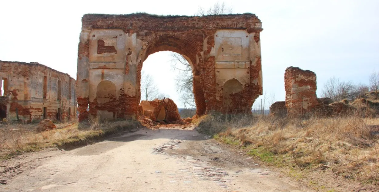 У Лідскім раёне хочуць знесці трыўмфальную арку Радзівілаў XVIII стагоддзя