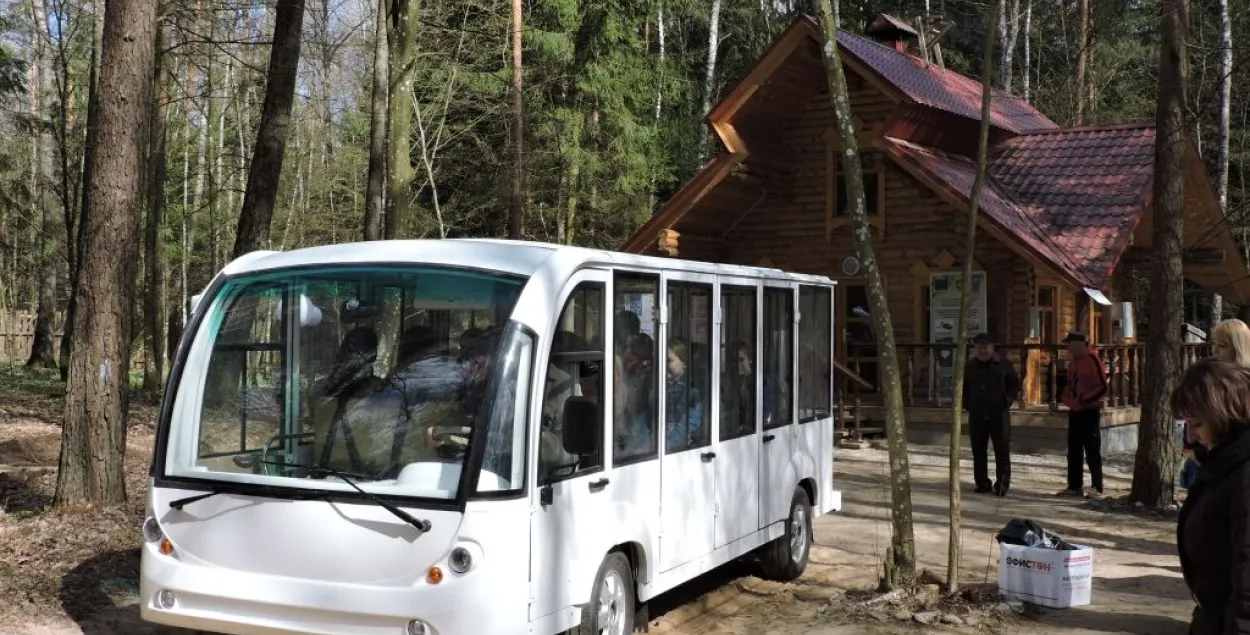 У Нясвіжы з’явіўся першы турыстычны электробус