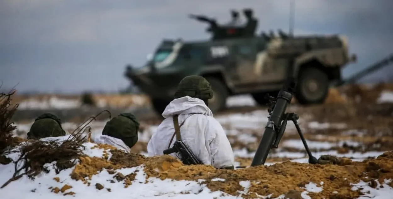 Российские войска не уйдут из Беларуси в обещанный срок: остаются из-за Донбасса