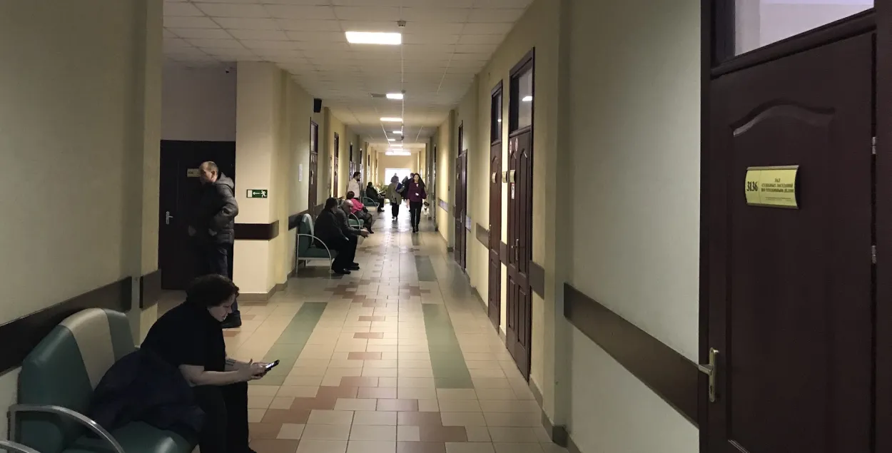 У Мінску пачаўся суд па справе 14-гадовага хлопца, які напаў на бацьку з нажом