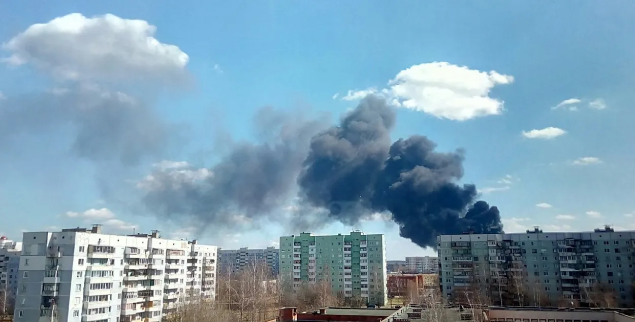 У Віцебску каля завода “Віцязь” здарыўся пажар (фота, відэа)