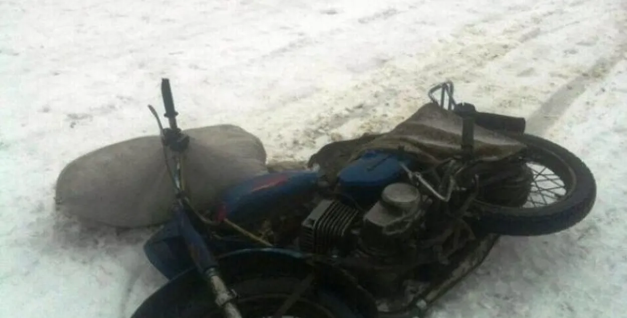 У Кобрынскім раёне пад коламі грузавіка загінуў 21-гадовы матацыкліст
