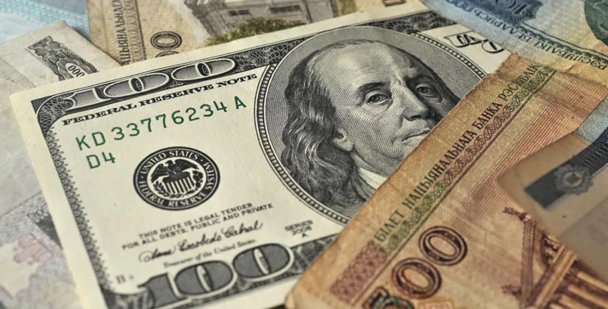 22 снежня курс долара знізіўся на 1 рубель, курс еўра вырас на 58
