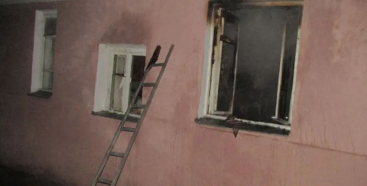 На пажары ў Лепельскім раёне загінуў чалавек, яшчэ дзевяць эвакуявалі 
