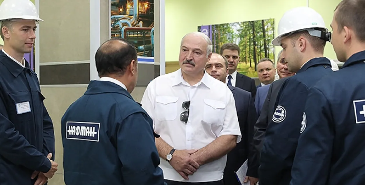 Лукашэнка заклікаў чыноўнікаў "біцца за свае рынкі"
