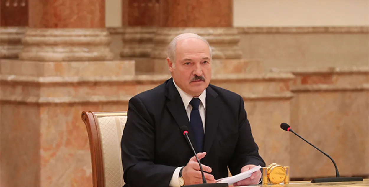 Лукашэнка: звальняюць людзей, якія не падпісаліся за альтэрнатыўных кандыдатаў