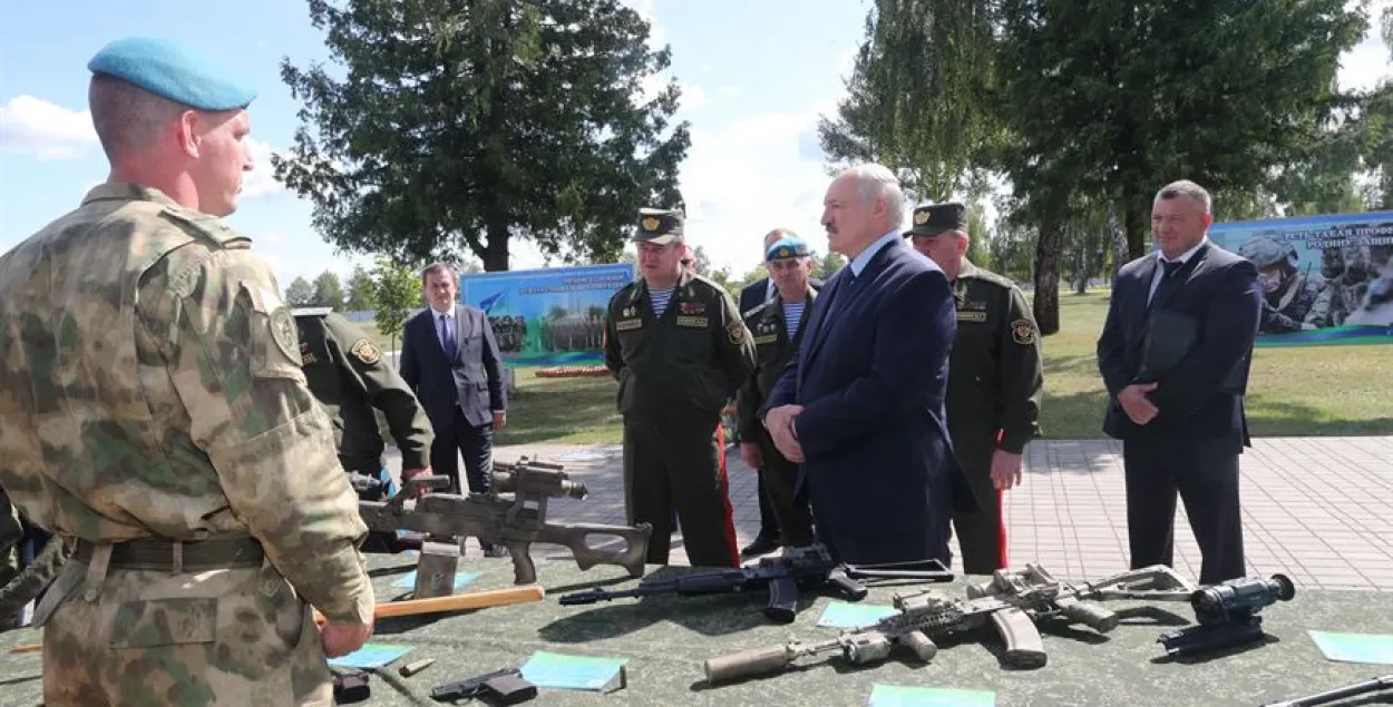 Лукашенко посетил бригаду спецназа в Марьиной Горке / БЕЛТА​