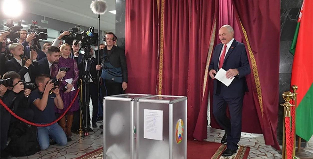 Аляксандр Лукашэнка прагаласаваў на парламенцкіх выбарах / president.gov.by