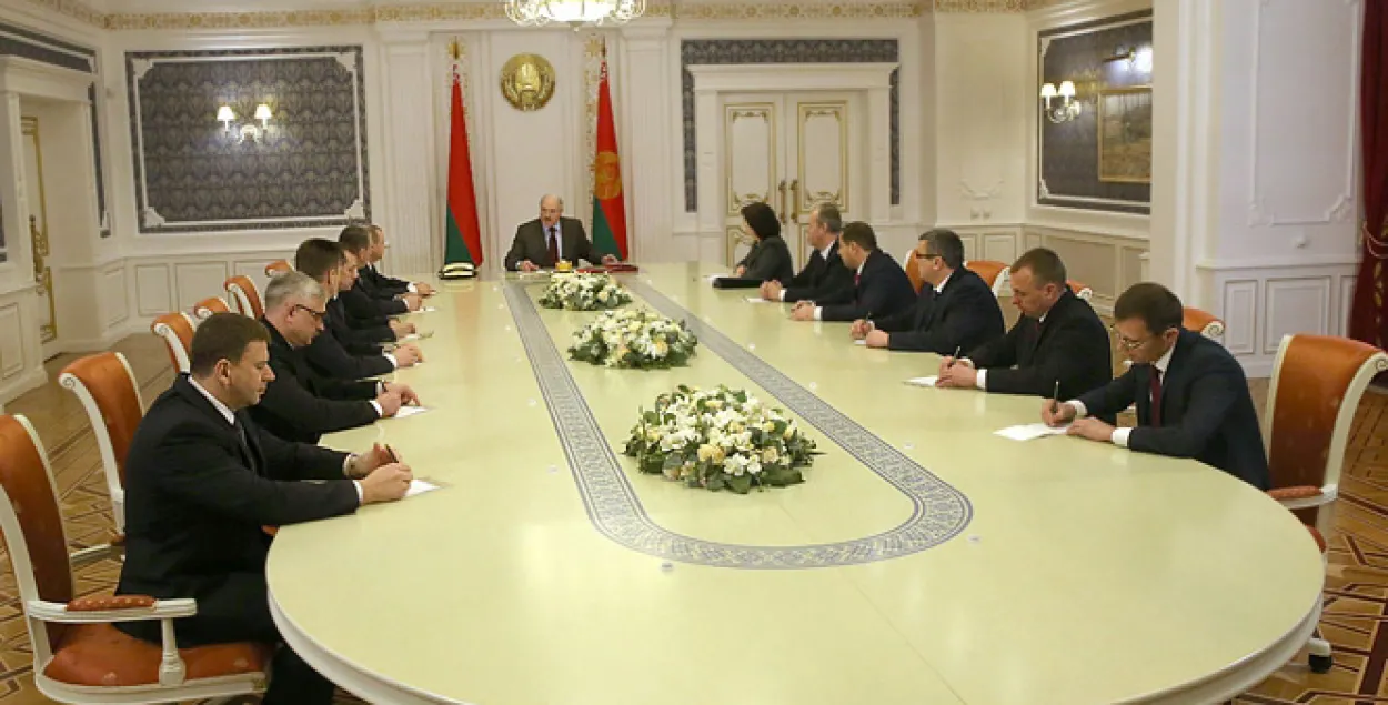 Аляксандр Лукашэнка папрасіў прабачэння ў міністра