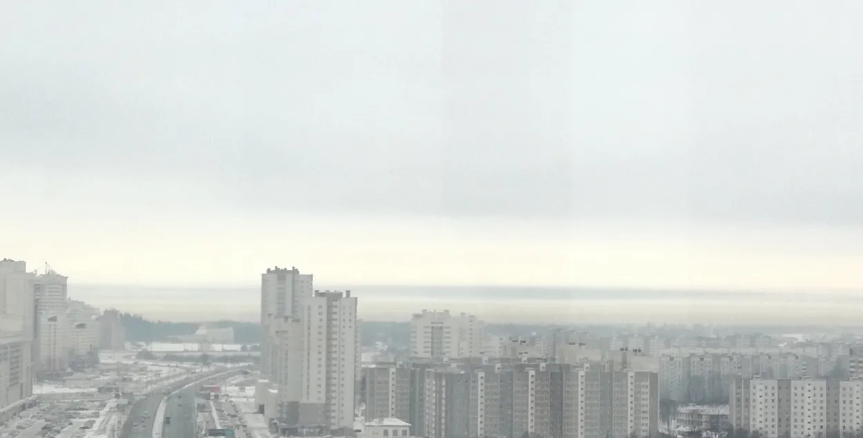Варшаву апанаваў смог, а ў Мінску ― дымка: што гэта значыць