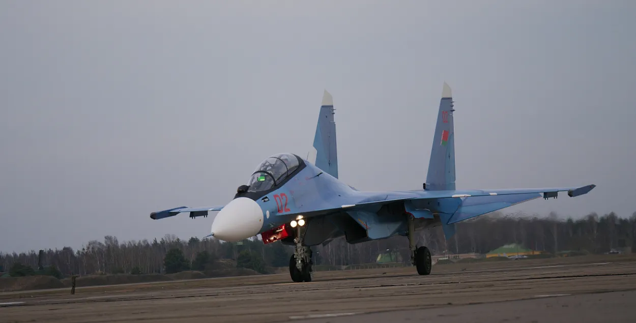 У Беларусь з Расіі прыбылі два баявыя самалёты Су-30 СМ