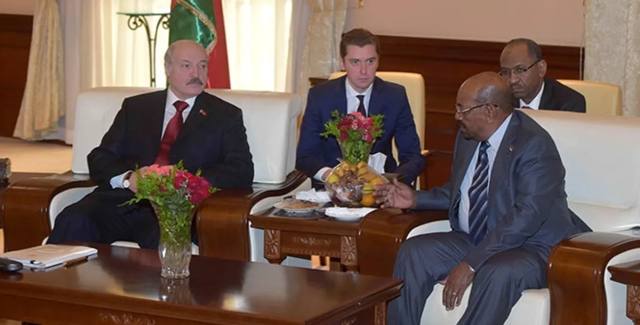 Лукашэнка: Беларусь можа ўдзельнічаць у разведцы нафты і газу ў Судане