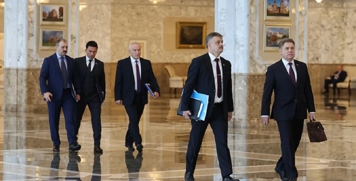 Віктар Лукашэнка, Дзмітрый Баскаў, Мікалай Шарснёў, Сяргей Кавальчук і Ігар Петрышэнка
