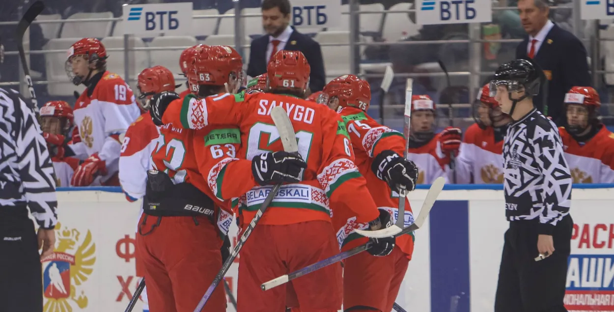 Белорусские хоккеисты радуются победе, а россияне уже готовят демарш
