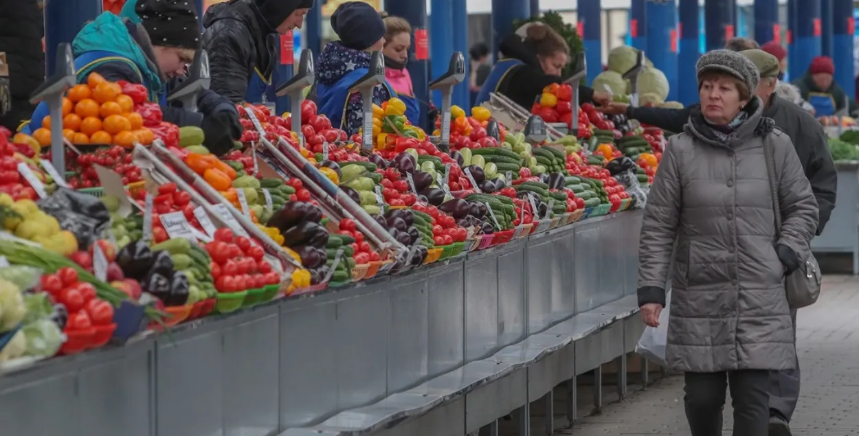 Правительство пока не может обеспечить белорусов зимой отечественными помидорами
