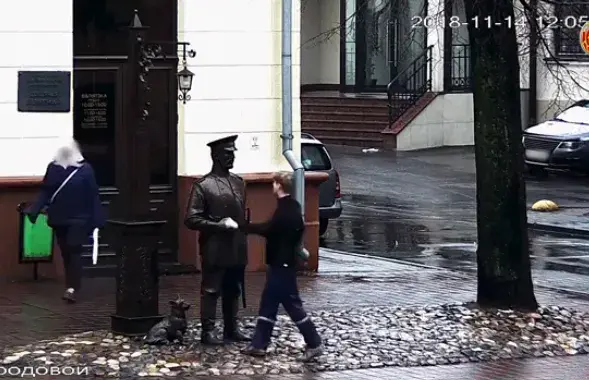 #Памятникпрости! Белорусы извиняются перед памятниками после видео МВД (фото)