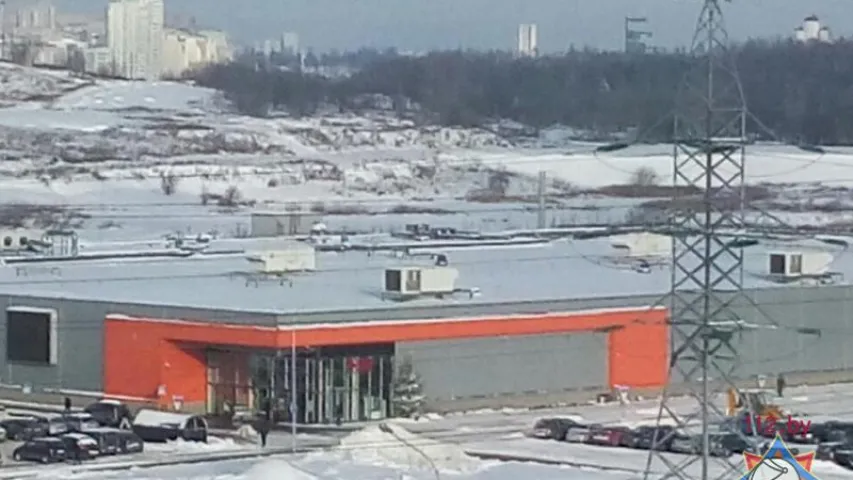 У Мінску двое дзяцей пацярпелі ад падзення на іх снегу і лёду з будынкаў (фота)