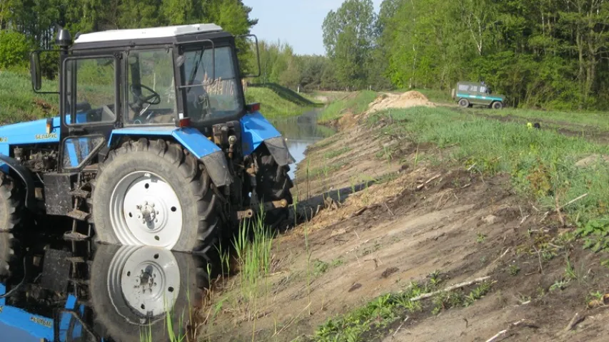 Беларус на трактары прарываўся ва Украіну (фота)