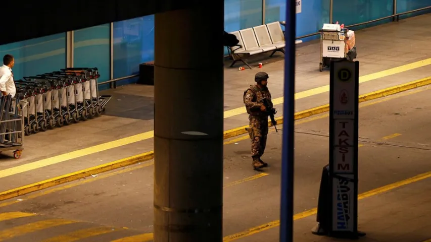 Тэракт у аэрапорце Стамбула: 28 загінулых, каля 60 параненых (фота, відэа)
