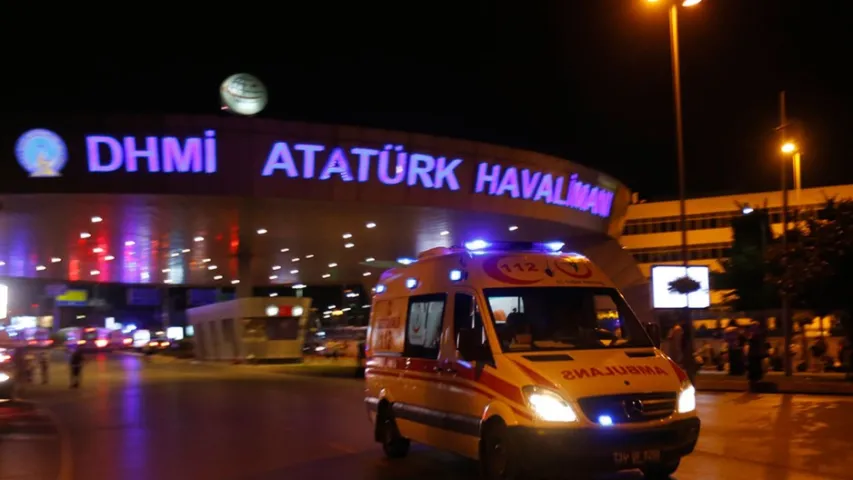Тэракт у аэрапорце Стамбула: 28 загінулых, каля 60 параненых (фота, відэа)