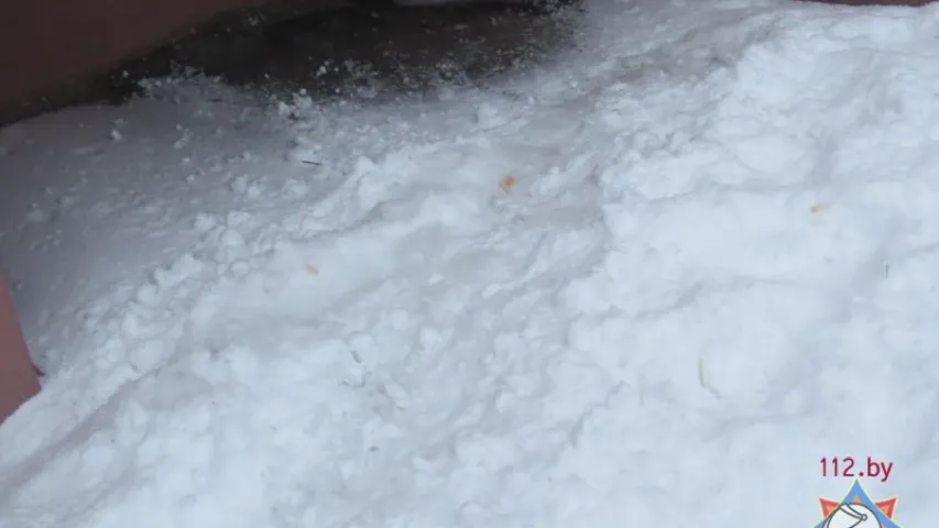 У Мінску двое дзяцей пацярпелі ад падзення на іх снегу і лёду з будынкаў (фота)