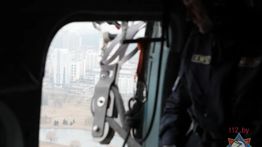 У Мінску верталёт эвакуяваў людзей з даху гандлёвага цэнтра (фота, відэа)
