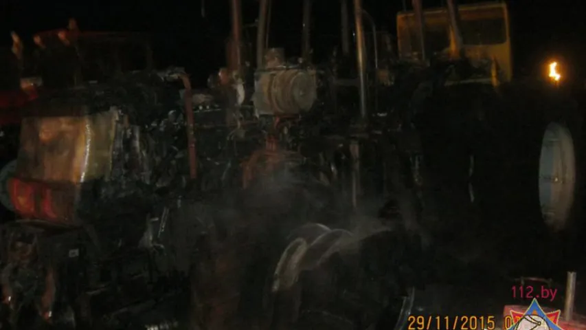У Клічаўскім раёне за ноч згарэлі тры трактары (фота)