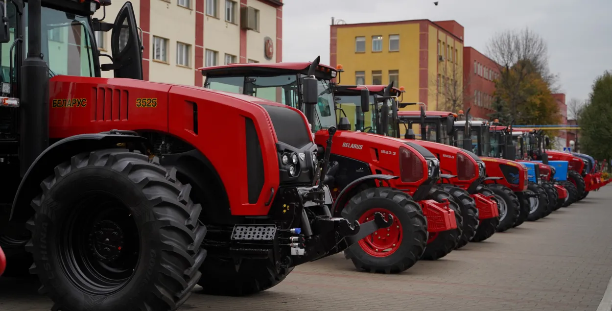 Поставки белорусских тракторов в Россию&nbsp;в 2023 году сократились на 18%
