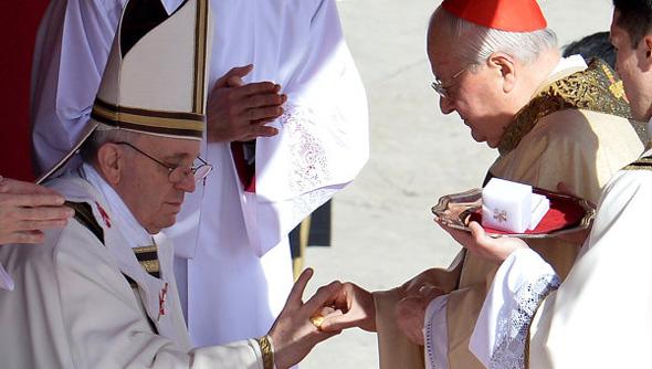 Pope Francis receives Fisherman's ring and pallium (photo) | euroradio.fm