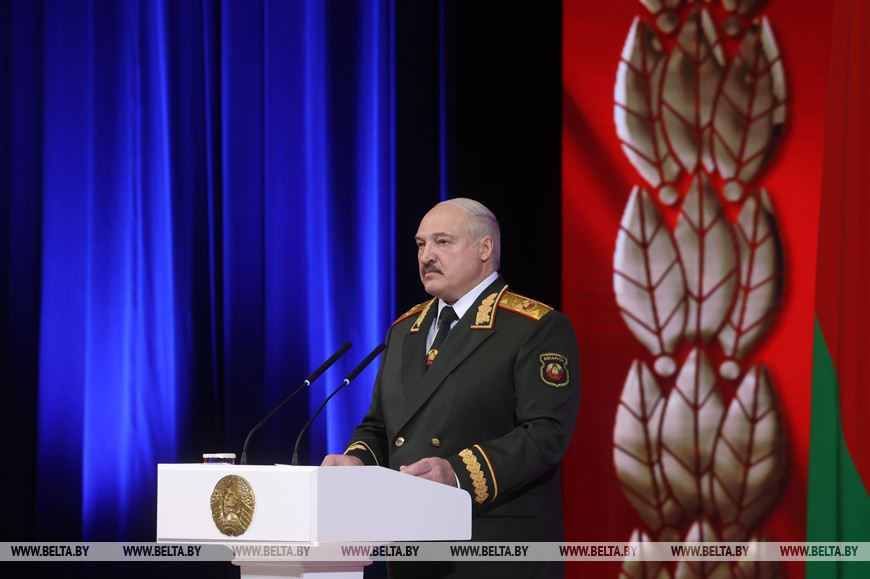 Признать “Л/ДНР” или сохранить “мирный островок”: непростой выбор Лукашенко