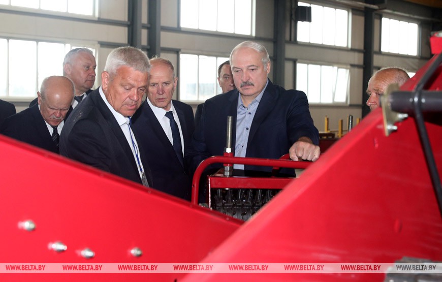Што запісвае галоўны кантралёр за спінай у Лукашэнкі? (фотафакт)