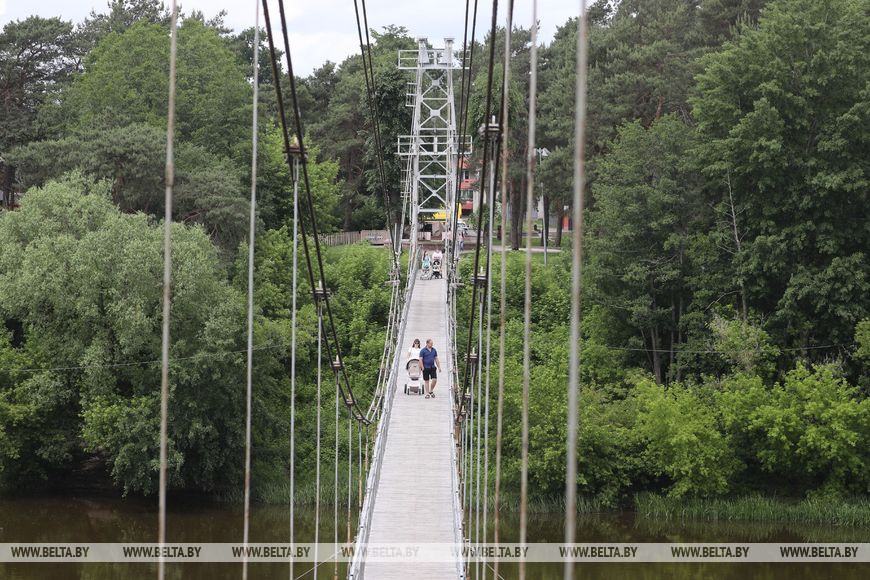 Як выглядае самы доўгі ў Беларусі падвесны пешаходны мост
