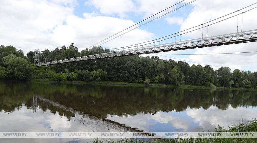 Як выглядае самы доўгі ў Беларусі падвесны пешаходны мост