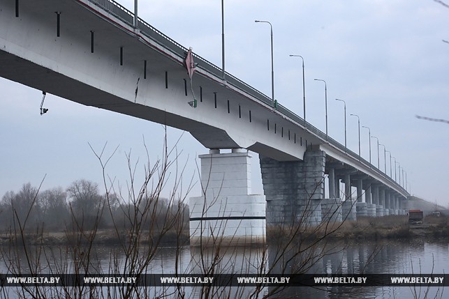 Лукашэнка: Гэты мост мы павінны здаць да Дня Вялікай Кастрычніцкай рэвалюцыі