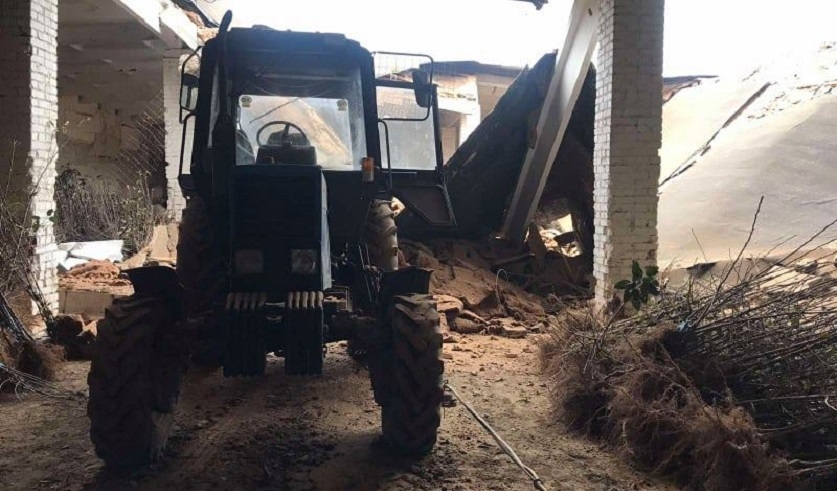 Пад Мінскам трактар выпадкова разбурыў будынак, загінула жанчына