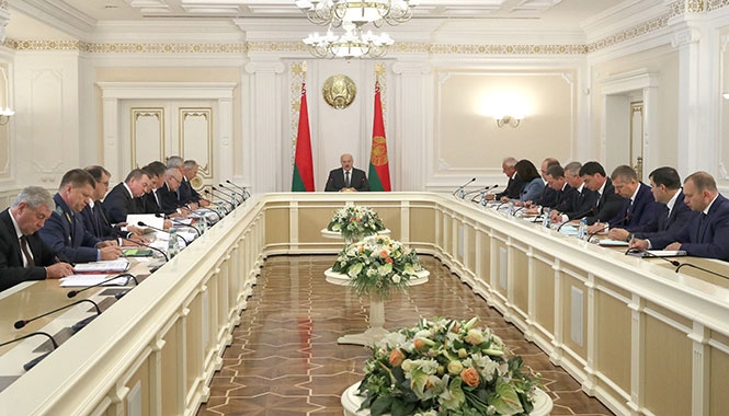 На нарадзе з урадам Лукашэнка згадаў пра залежнасць "ад брацкай краіны"