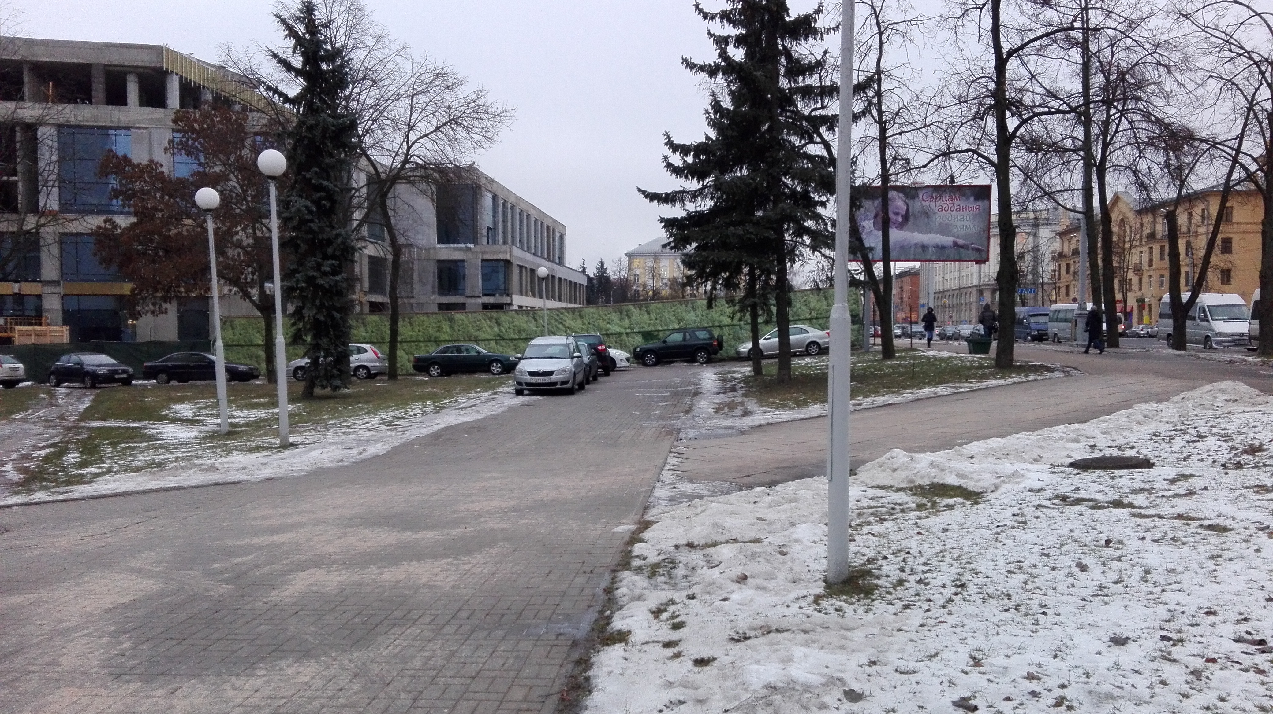 Можно ли победить “паркунов” в Минске? Противостояние у здания МАРТ и Минспорта