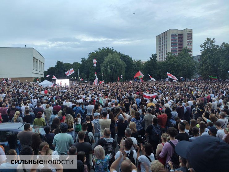 На мітынгу Святланы Ціханоўскай у Гомелі тысячы чалавек крычалі: "Ганьба!"
