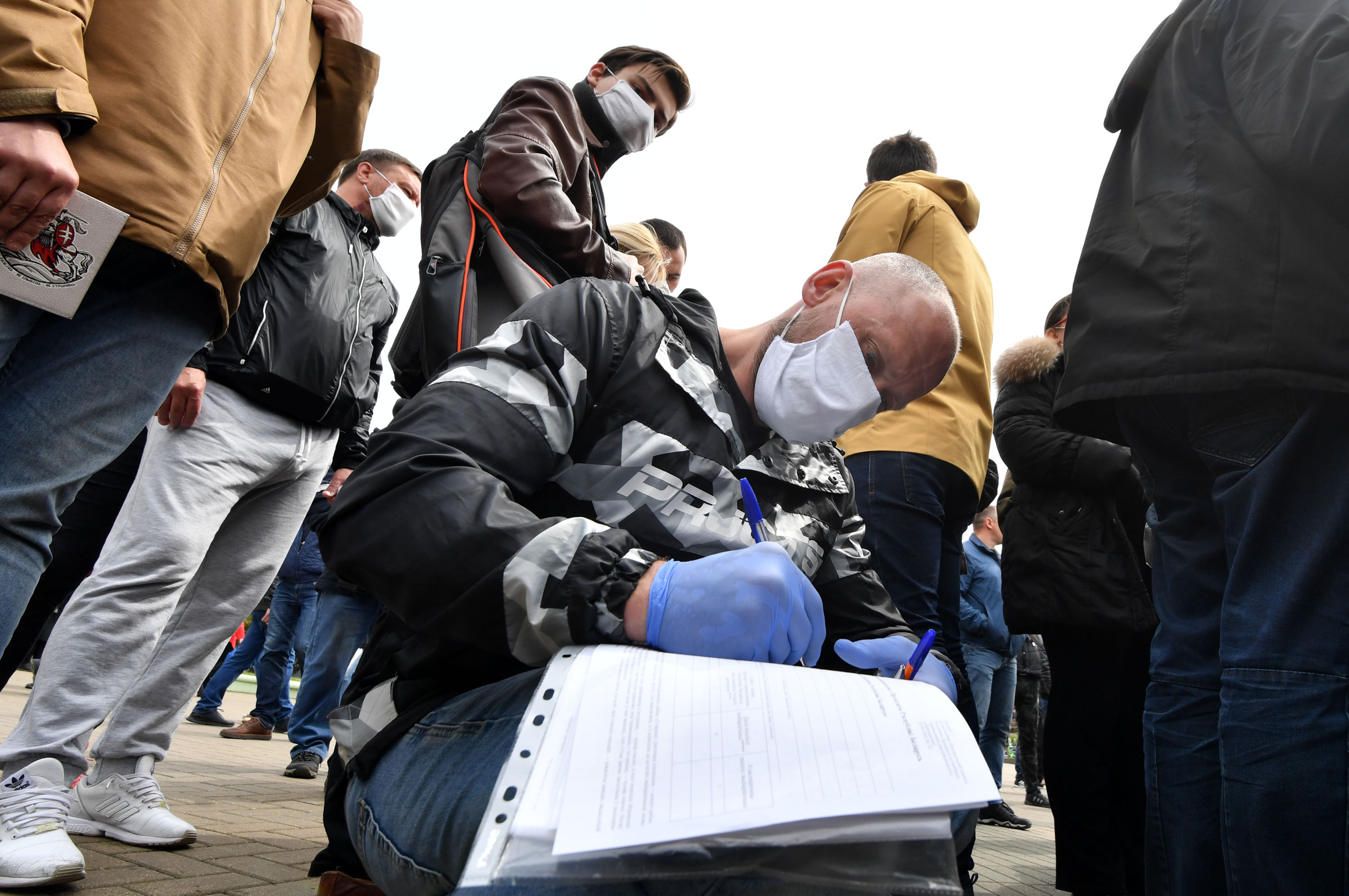 Фоторепортаж: как в центре Минска проходил пикет Тихановского и Статкевича  