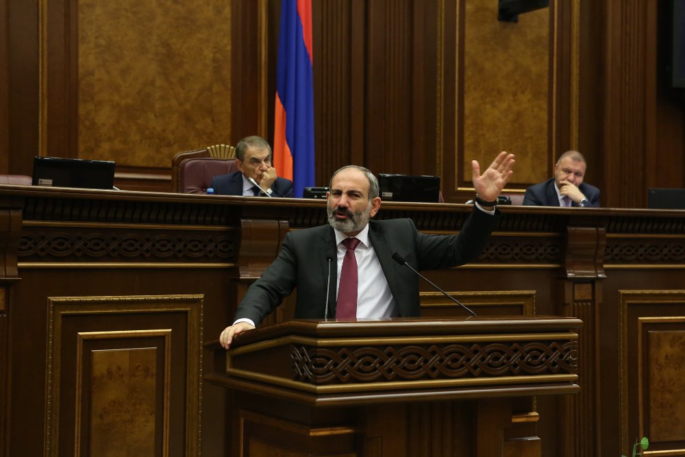 Парламент Армении пытается не выбрать премьера