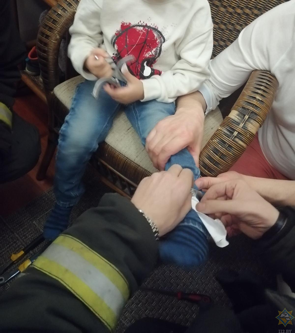 У Мінску з ног 4-гадовага хлопчыка здымалі кайданкі
