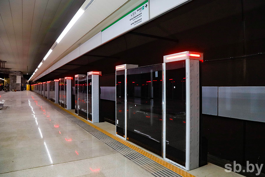 На новых станцыях мінскага метро ўсталявалі аўтаматычныя ахоўныя дзверы