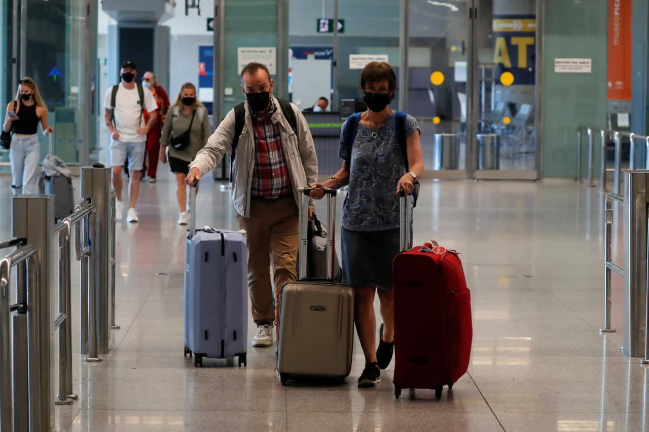Из Туниса вернули, с Кипром пока проблемы: как белорусские туристы летят домой